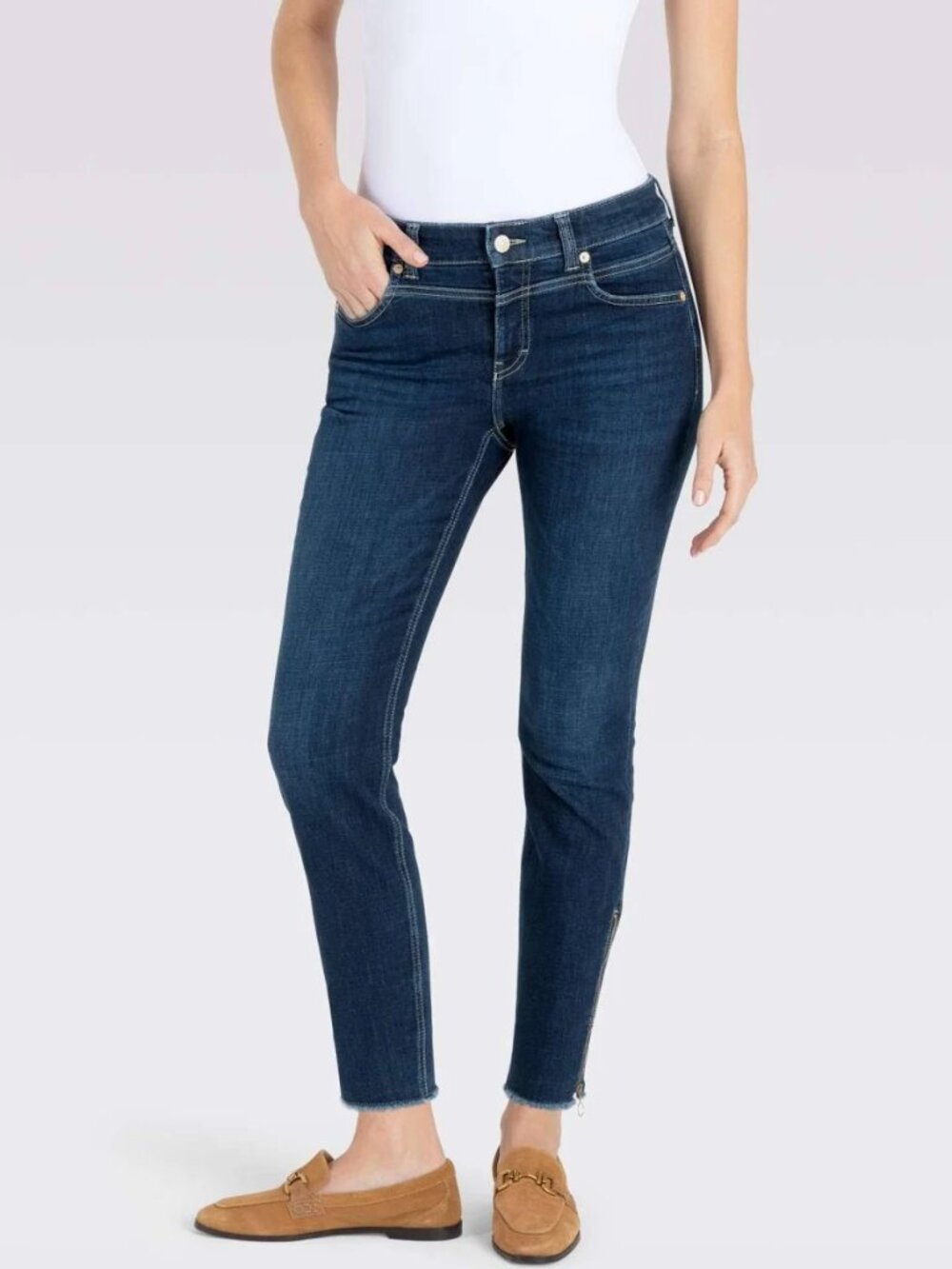 MAC RICH Dark Wash Straight Leg Rich Slim Chic Denim Jeans. Size 4 (EU 34)